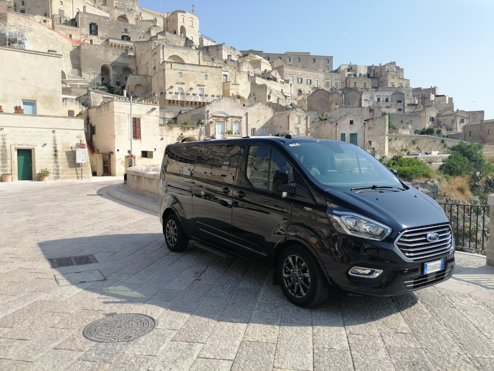 Shuttle Matera by Made in South of Italy Ford Tourneo custom i nostri mezzi servizi di noleggio con conducente